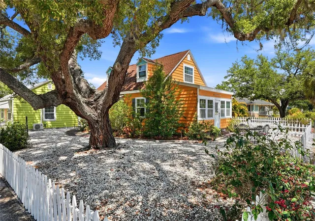 2nd image of 5407 29th Ave S, Gulfport, FL 33707 | MLS# TB8512836