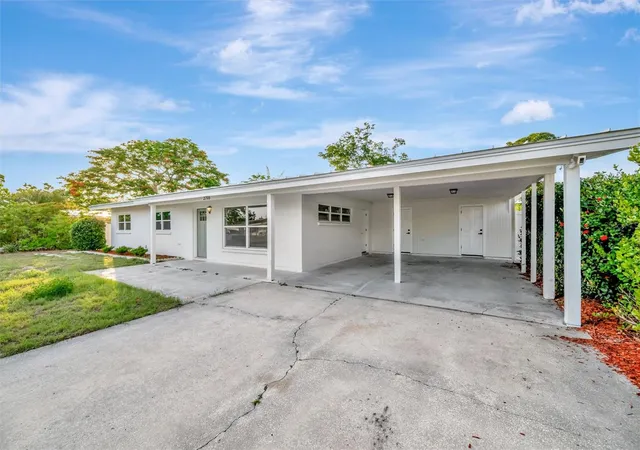 Photo 3 of Single family home for sale at 2705 Sunnyside St, Sarasota, FL 34239 | MLS# A4695026 | Listing updated on 2026-08-09