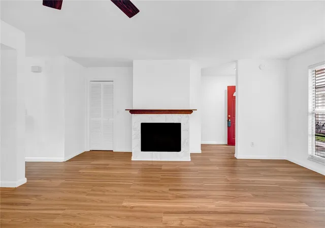 Photo 4 of Townhouse for sale at 13915 Fletchers Ml Dr, Tampa, FL 33613 | MLS# TB8512863 | Listing updated on 2026-08-22
