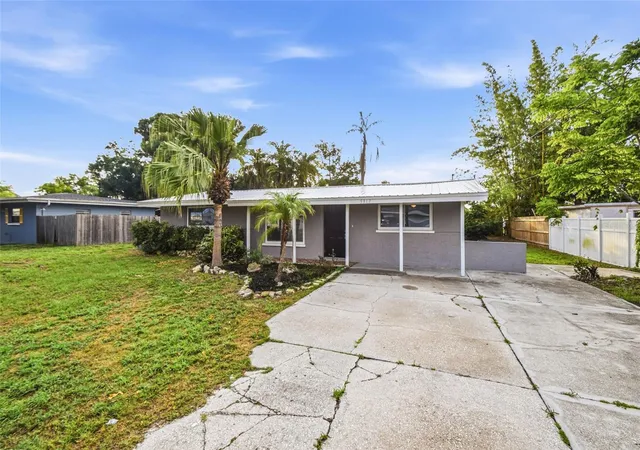 5th image of 5917 Olive Ave, Sarasota, FL 34231 | MLS# O6411402
