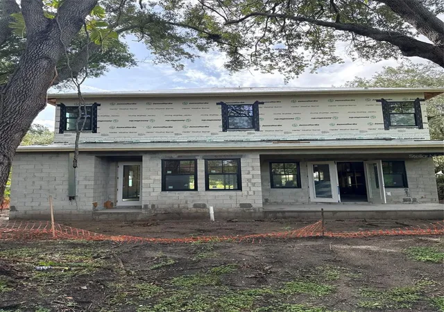 Photo 4 of Sale Pending at 701 39th Avenue N, Saint Petersburg, FL 33703 | MLS# TB8512893 | Listing updated on 2026-08-13