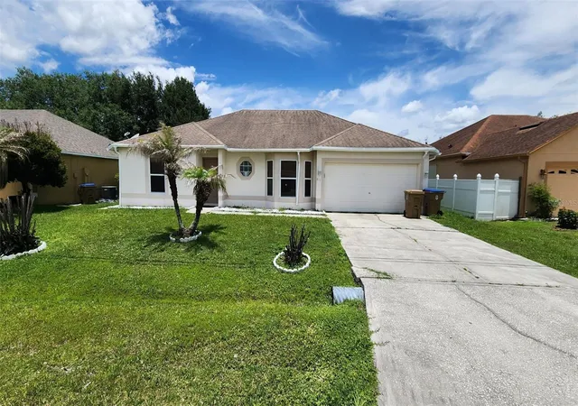 Photo 1 of Single family home for sale at 811 Carrousel Ln, Kissimmee, FL 34759 | MLS# S5150738 | Listing updated on 2026-09-25
