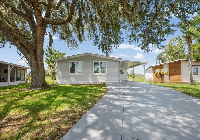 Photo 2 of Manufactured home for sale at 34010 Estates Ln, Wesley Chapel, FL 33543 | MLS# TB8512900 | Listing updated on 2026-10-02