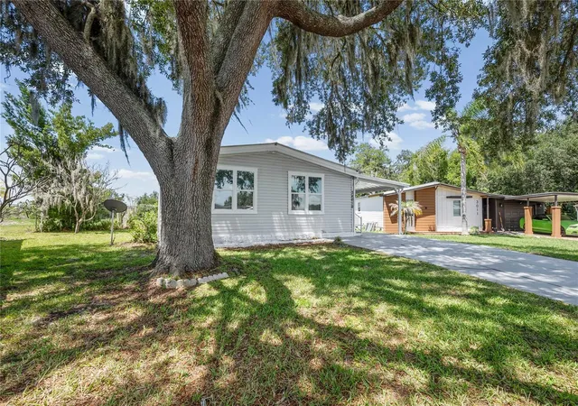 Photo 3 of Manufactured home for sale at 34010 Estates Ln, Wesley Chapel, FL 33543 | MLS# TB8512900 | Listing updated on 2026-10-02