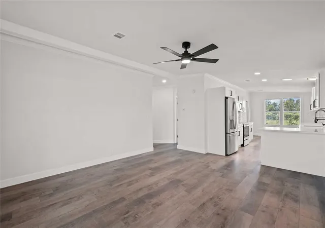 Photo 3 of Manufactured home for sale at 34010 Estates Ln, Wesley Chapel, FL 33543 | MLS# TB8512900 | Listing updated on 2026-10-02