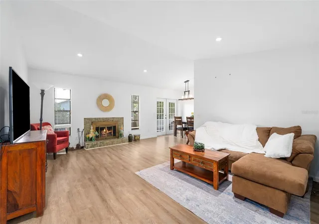 4th image of 8127 Sw 12Th Pl, Gainesville, FL 32607 | MLS# GC540696