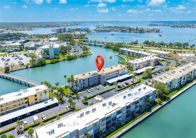 Homes for sale in South Pasadena, FL | 7425 Bay Island Drive, South Pasadena, FL 33707 | Houzeo