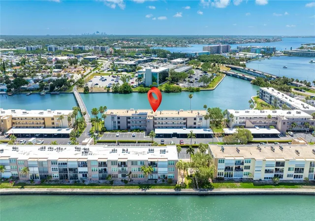 Homes for sale in South Pasadena, FL | 7425 Bay Island Dr S #104, South Pasadena, FL 33707 | MLS# TB8512936