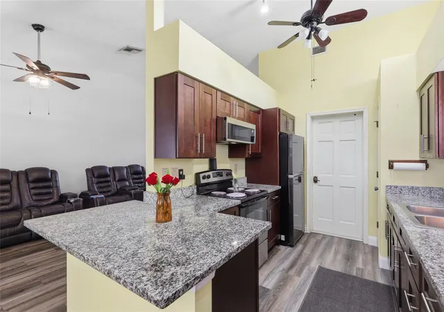 Photo 3 of Single family home for sale at 1405 E Frances Ave, Plant City, FL 33563 | MLS# A4695051 | Listing updated on 2026-09-30