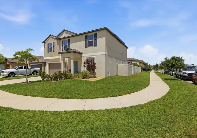 Photo 3 of Single family home for sale at 5052 White Chicory Dr, Apollo Beach, FL 33572 | MLS# TB8512972 | Listing updated on 2026-06-27