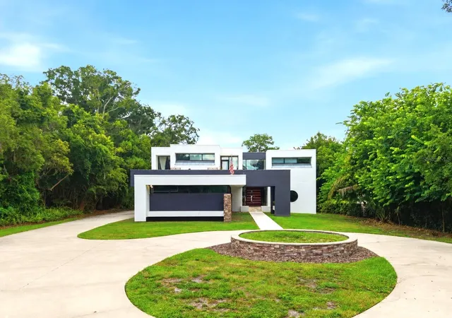 Single family home for sale at 3330 Ehrlich Rd, TAMPA, FL 33618 | MLS# TB8513000