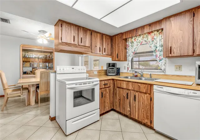 3rd image of 2970 Lagoon Ave, Deltona, FL 32738 | MLS# FC318862
