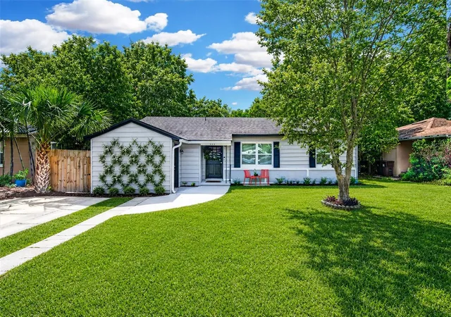 Photo 2 of Single family home for sale at 212 S Glenwood Ave, Orlando, FL 32803 | MLS# O6411514 | Listing updated on 2026-08-25