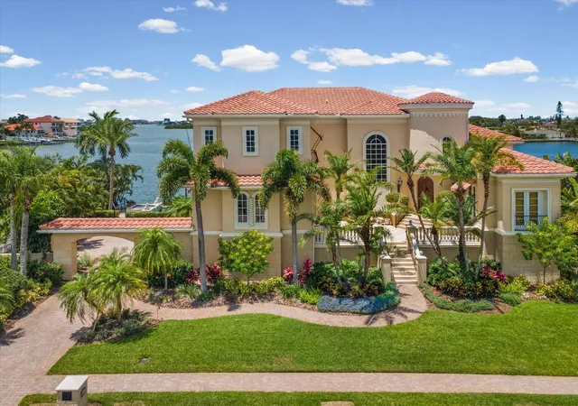 Photo 3 of Single family home for sale at 6224 Pasadena Point Blvd, Gulfport, FL 33707 | MLS# TB8513065 | Listing updated on 2026-09-19