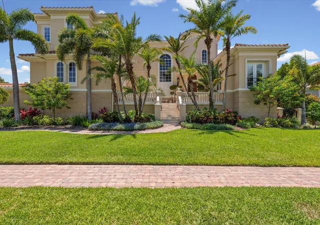 Photo 3 of Single family home for sale at 6224 Pasadena Point Blvd, Gulfport, FL 33707 | MLS# TB8513065 | Listing updated on 2026-09-19