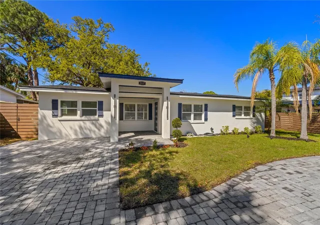 Photo 2 of Single family home for sale at 2117 S W Shore Blvd, Tampa, FL 33629 | MLS# TB8513082 | Listing updated on 2026-10-07