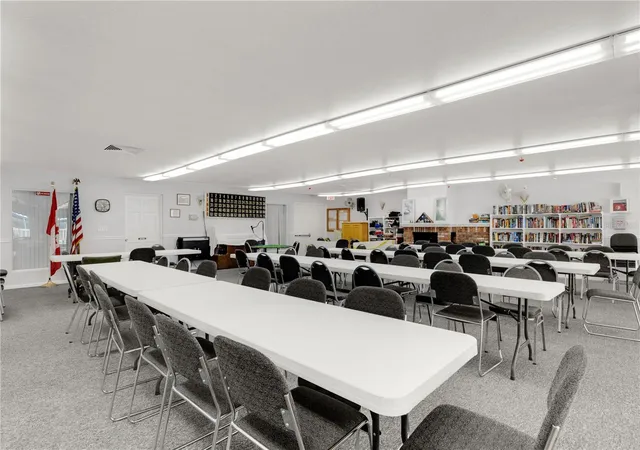 2nd image of 105 47Th Ave Dr W, BRADENTON, FL 34207