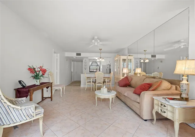 Listing Photo 4 - Condo for sale in building located at 106 Tidewater Dr, BRADENTON, FL 34210