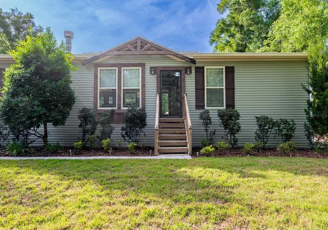 Homes for sale in High Springs, FL | 3190 Ne 76Th Ave, High Springs, FL 32643 | MLS# GC540714