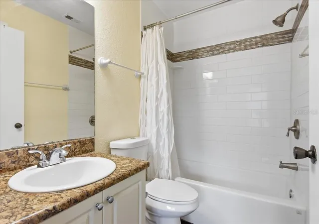 Photo 3 of Condo for sale at 2550 N Alafaya Trl #11206, Orlando, FL 32826 | MLS# O6411585 | Listing updated on 2026-09-27