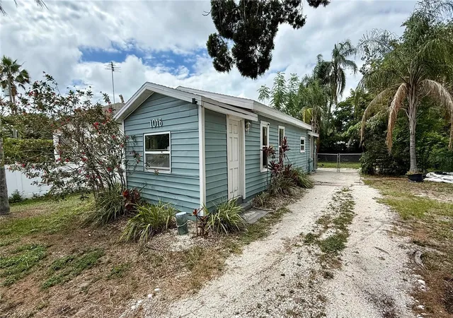 Homes for sale in Largo, FL | 1016 Rosery Rd Nw, Largo, FL 33770 | MLS# TB8513139