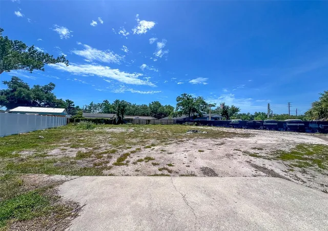 Photo 4 of Land for sale at 1120 35th Street W, Bradenton, FL 34205 | MLS# A4695116 | Listing updated on 2026-08-31