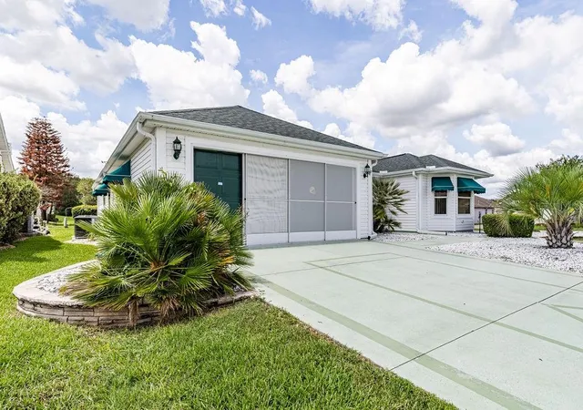 Homes for sale in Lady Lake, FL | 814 Santa Rita Wy, Lady Lake, FL 32159 | MLS# G5112974