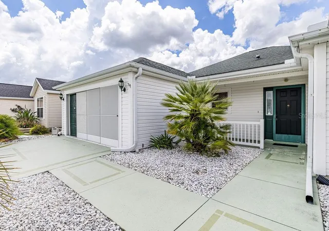 Homes for sale in Lady Lake, FL | 814 Santa Rita Wy, Lady Lake, FL 32159 | MLS# G5112974