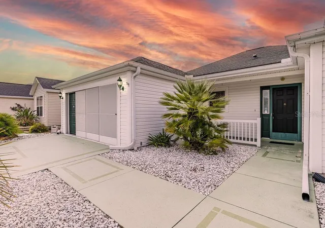 Homes for sale in Lady Lake, FL | 814 Santa Rita Wy, Lady Lake, FL 32159 | MLS# G5112974