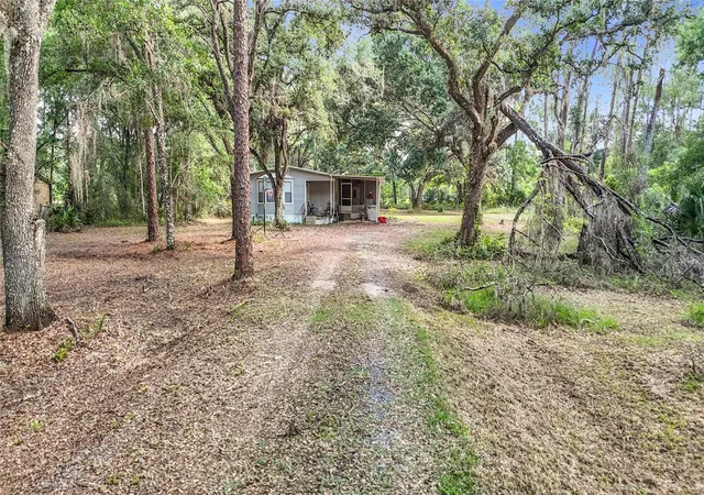 Photo 3 of Manufactured home for sale at 38625 County Line Rd, Zephyrhills, FL 33540 | MLS# TB8513170 | Listing updated on 2026-08-06