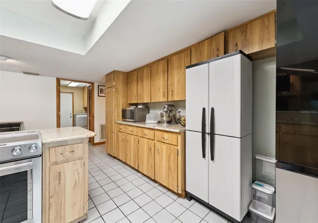 4th image of 2610 Twelve Point Dr, Lakeland, FL 33811 | MLS# G5112977