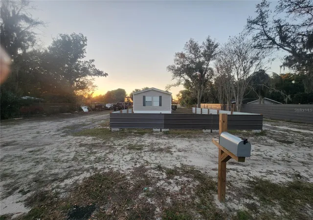 Photo 4 of Manufactured home for sale at 1333 Wilkinson Dr, Plant City, FL 33566 | MLS# TB8513184 | Listing updated on 2026-10-07