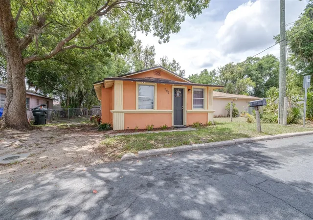 Photo 2 of Single family home for sale at 506 Whitehurst St, Lakeland, FL 33805 | MLS# L4962268 | Listing updated on 2026-07-01