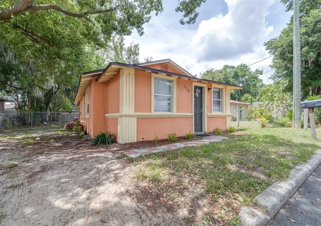 Photo 3 of Single family home for sale at 506 Whitehurst St, Lakeland, FL 33805 | MLS# L4962268 | Listing updated on 2026-07-01