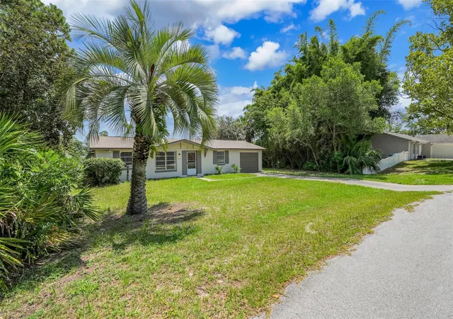 2nd image of 520 N Lacy Circle, Deltona, FL 32725 | MLS# O6411628