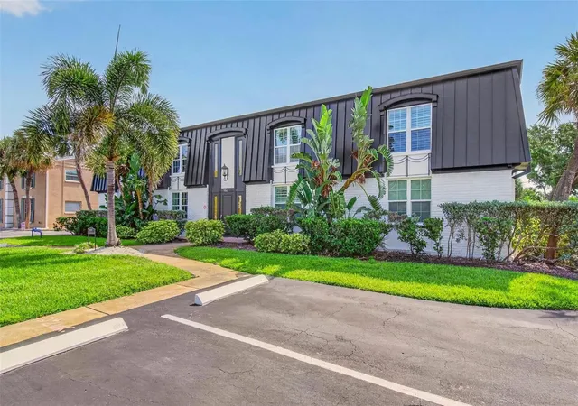 Photo 3 of Condo for sale at 1065 Eden Isle Blvd Ne #2, Saint Petersburg, FL 33704 | MLS# TB8513228 | Listing updated on 2026-10-20