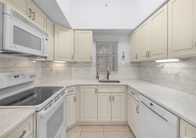 Photo 3 of Condo for sale at 4244 Central Sarasota Pkwy #716, Sarasota, FL 34238 | MLS# A4695148 | Listing updated on 2026-10-06