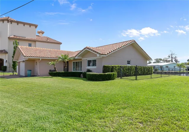 Homes for sale in Crystal River, FL | 2221 N Kings Cove Pt, Crystal River, FL 34429 | MLS# OM725568