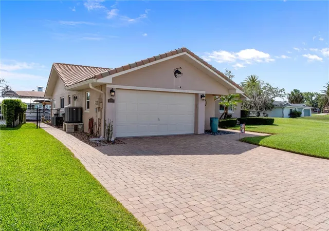 Homes for sale in Crystal River, FL | 2221 N Kings Cove Pt, Crystal River, FL 34429 | MLS# OM725568