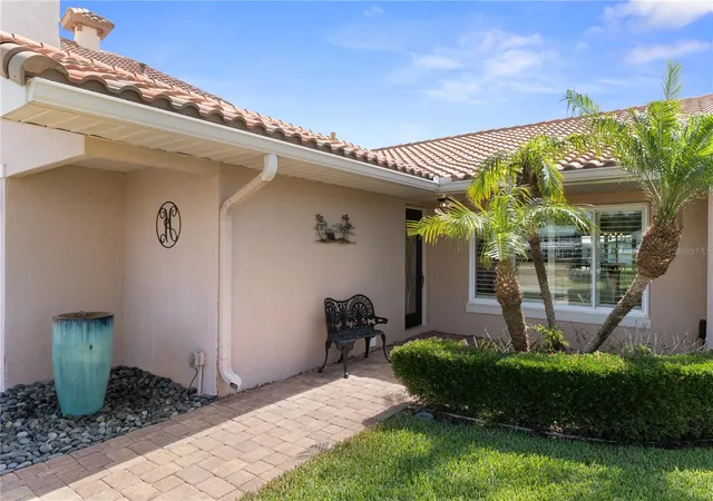 Homes for sale in Crystal River, FL | 2221 N Kings Cove Pt, Crystal River, FL 34429 | MLS# OM725568