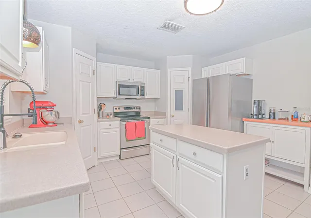 Photo 3 of Single family home for sale at 2019 Honeybell Ave, Haines City, FL 33844 | MLS# O6411676 | Listing updated on 2026-08-21
