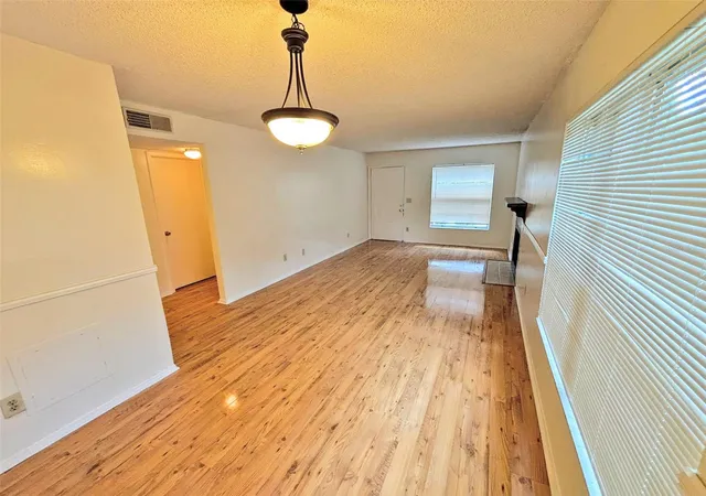 Listing Photo 4 - Condo for sale in building located at 4034 Dream Oak Pl, TAMPA, FL 33613 - Unit #104