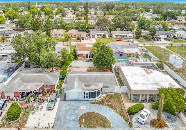 3rd image of 3441 Eisenhower Dr, Holiday, FL 34691 | MLS# C7526690