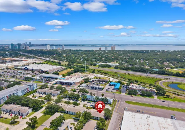 2nd image of 3808 N Oak Dr, TAMPA, FL 33611