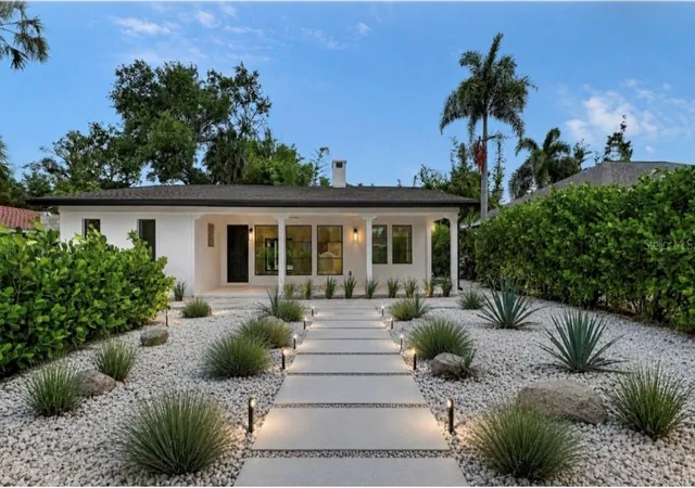 Photo 1 of Single family home for sale at 1041 Indian Beach Dr, Sarasota, FL 34234 | MLS# A4695178 | Listing updated on 2026-09-08