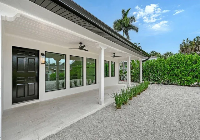 Photo 2 of Single family home for sale at 1041 Indian Beach Dr, Sarasota, FL 34234 | MLS# A4695178 | Listing updated on 2026-09-08