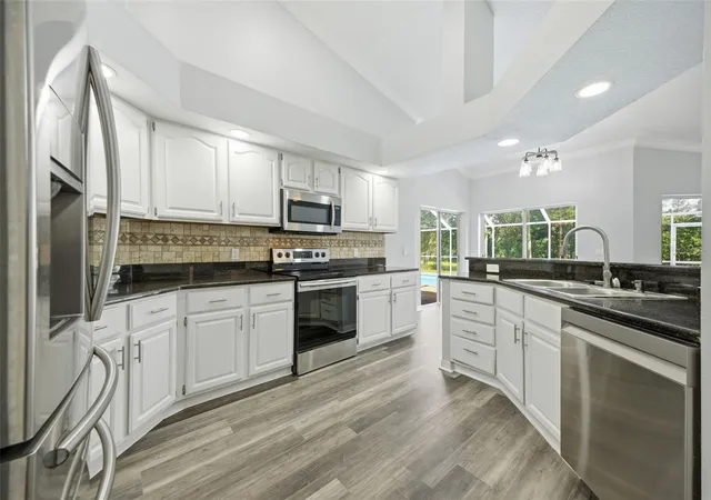 2nd image of 504 Stratfield Dr, Lutz, FL 33549 | MLS# O6411732