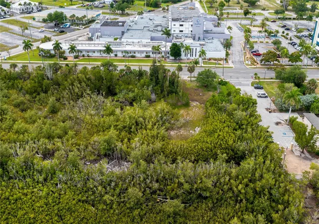 3rd image of 806 E Marion Ave, Punta Gorda, FL 33950 | MLS# C7526697