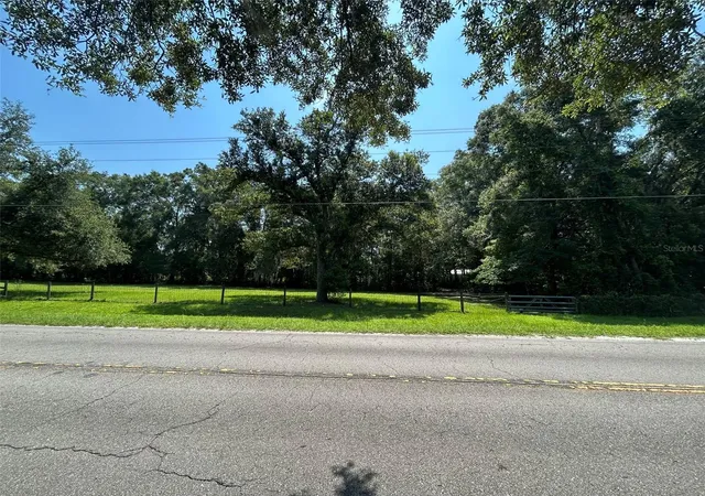 3rd image of 1119 Sw 143Rd St, Newberry, FL 32669 | MLS# GC540731
