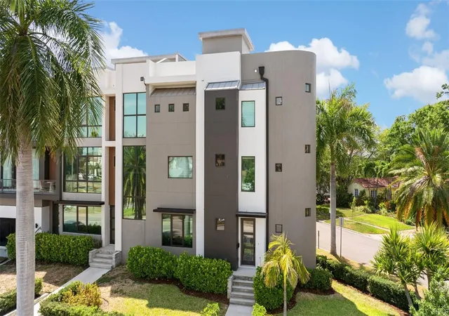 Homes for sale in Tampa, FL | 92 W Davis Blvd, Tampa, FL 33606 | MLS# TB8513403